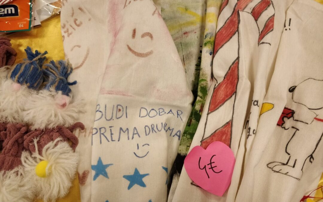 Božićna čarolija ispunila školski hol